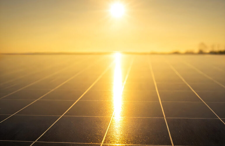 Como reduzir até 90% da conta de luz com energia solar residencial